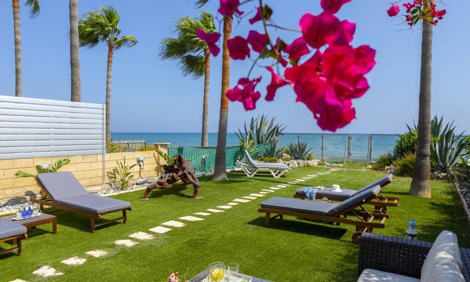 Meneou Villa | Beachfront Villa Meneou 3