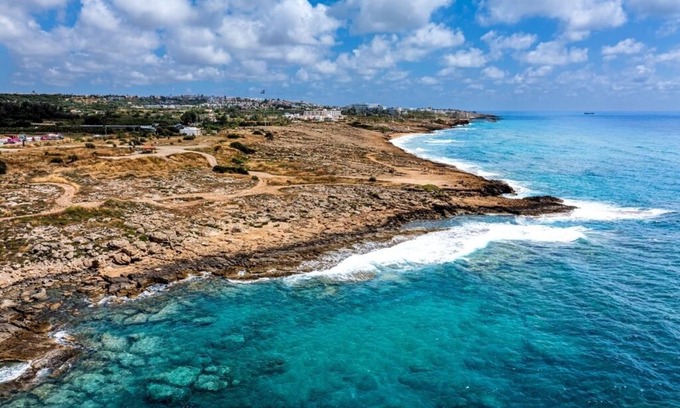 Kissonerga Villa | Beachfront Villa – Private Pool, Sunset Views, Sleeps 10 for Families & Groups
