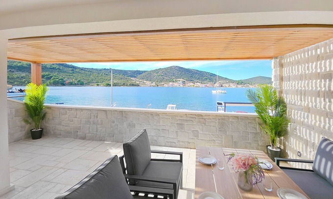 Vinisce Villa | Beachfront Villa with private Indoor Pool and stunning Sea View