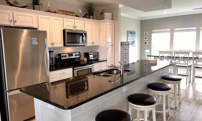 Corpus Christi House | Beachfront | Water Views + Easy Access to Pool & Beach!