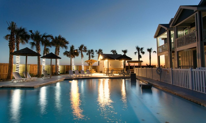 Corpus Christi House | Beachfront with Pool & Private Hot Tub – Dog-Friendly, Steps to Whitecap Beach