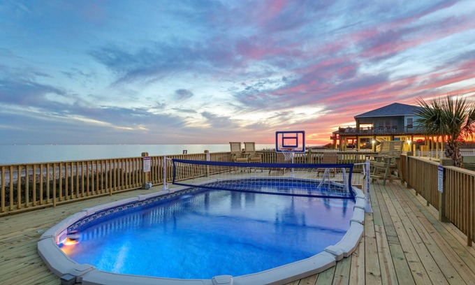 Port Bolivar House | BeachfrontHeatedPool!2HotTub!Wedding!EventParking!Sleep32!Pets!Starlink!PuttPutt