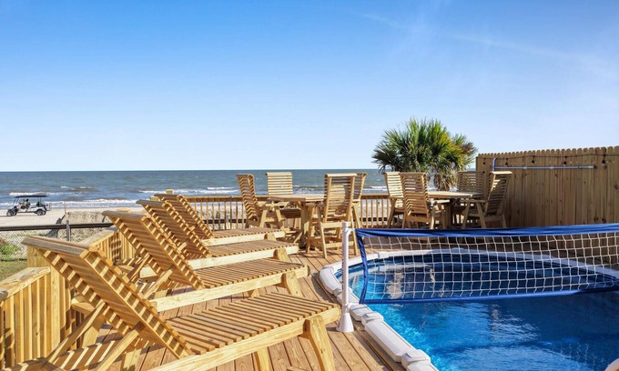 Port Bolivar House | BeachfrontHeatedPool!HotTub!Weddings!EventParking!Sleep24!Pets!Starlink!PuttPutt