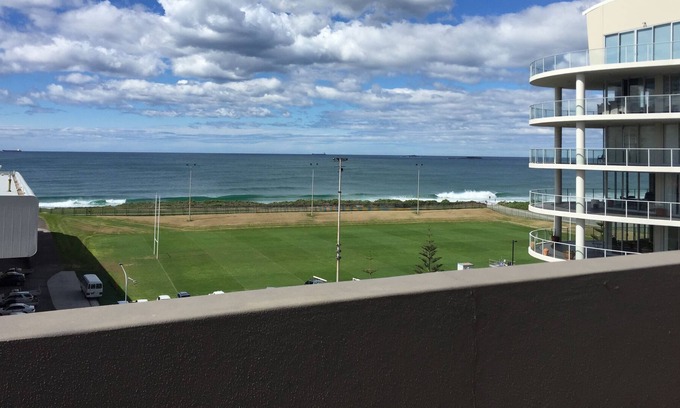 Wollongong Apartment | Beachside and City lifestyle for a perfect holiday stay