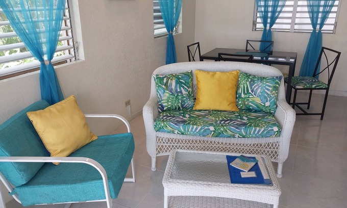 Derricks Apartment | Beachside Apartment #2 - steps from the beach!