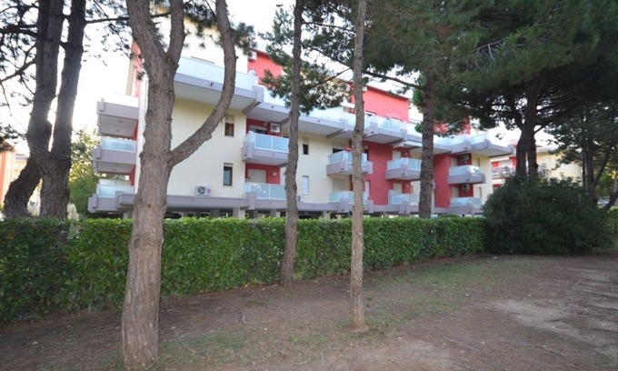 Bibione Lido dei Pini Apartment | Beachside apartment with terrace and AC