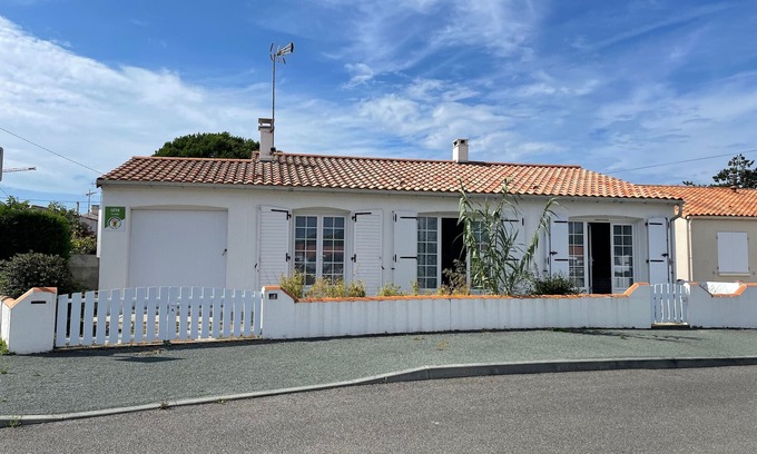 Saint-Hilaire-de-Riez Cottage | Beachside House with Private Garden, 3 Bedrooms, and Close to Forest