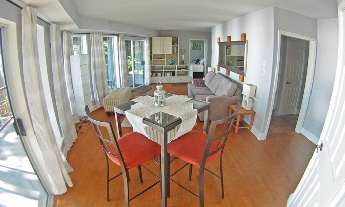 Davis Bay Cottage | Beachside Ocean Vista Suite, Waterfront, Hot Tub, Beach