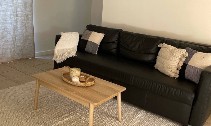 Dongara Apartment | Beachside private self contained 2 bedroom unit *Netflix * Nespresso *