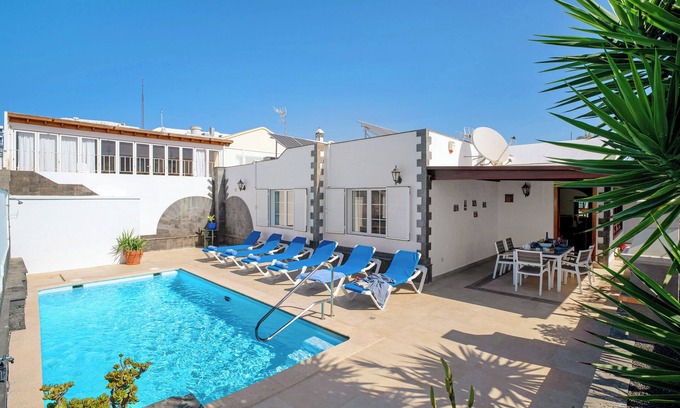 Puerto del Carmen Villa | Beachside Villa "Muñoz" with Heated Pool, Air Conditioning & Wi-Fi