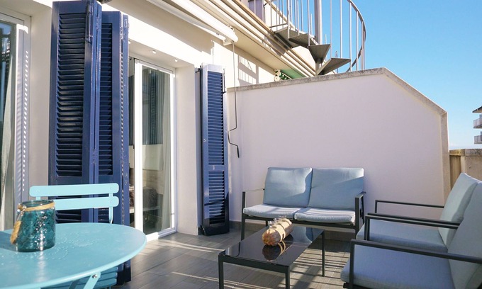 Sitges Town Center Apartment | Beachstyle Penthouse by Hello Homes Sitges
