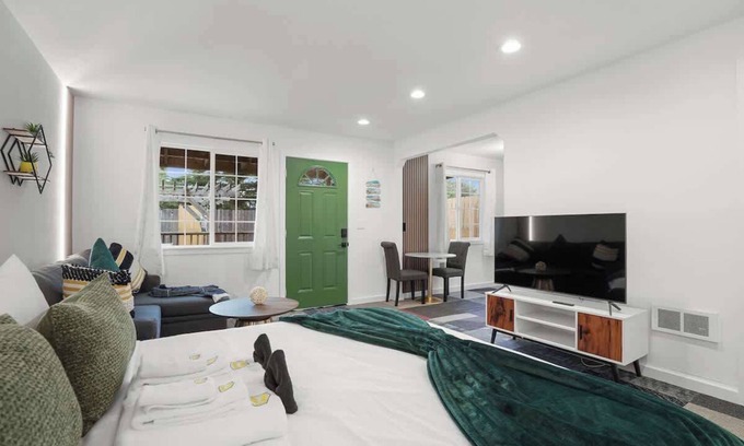 Sharp Park Apartment | Beachy 1BR Escape w/Sofa Bed | Golf Nearby