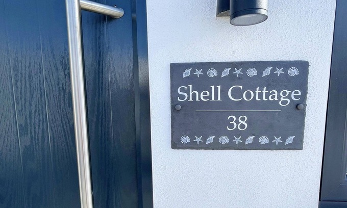 Newquay Cottage | Beachy Chic Cottage 7 mins to Beach, Sleeps 6, EV charger, Parking x 2, Garden