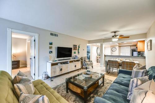 Marco Island Apartment | Beachy Marco Island Condo with Resort Amenities!