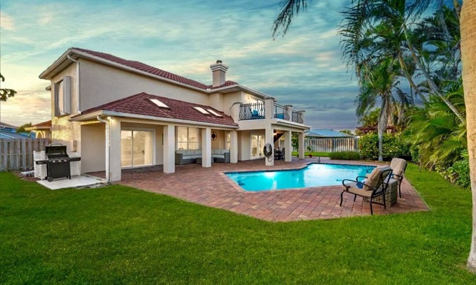 Melbourne Beach House | Beachy Places, Hot tub, Pool, Beach