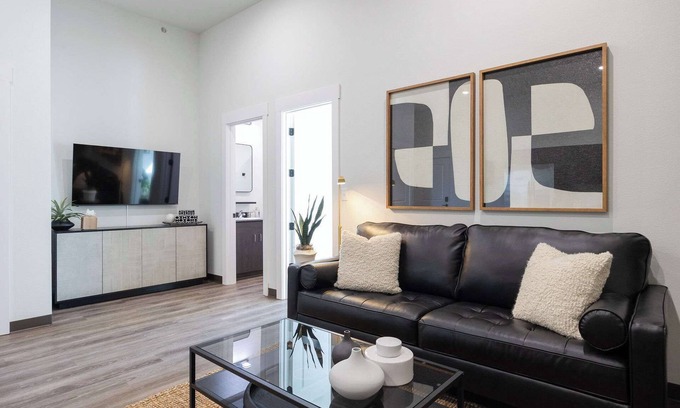 Highfill Apartment | Beacon - 5 mi to XNA - 15 mi to DT Bentonville