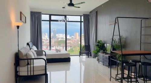 George Town Apartment | Beacon Executive Suite - City View - By IZ