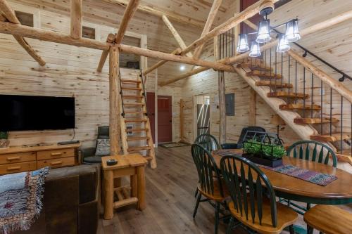 Island Park Apartment | Bear Den - Fire pit -Hammocks -BBQ -Yellowstone