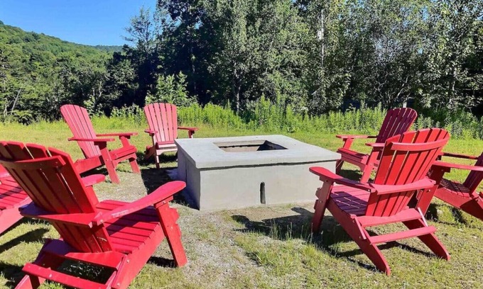 Killington Apartment | BearForceOne - AC Hot Tub Pool table Grill FirePit