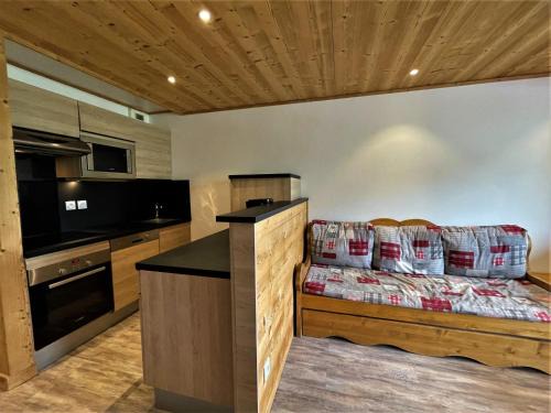 Les Menuires Apartment | Beau 2 pièces cabine au pied des pistes avec balcon, animaux bienvenus - FR-1-452-153