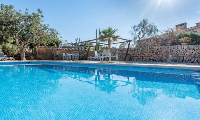 Manacor Apartment | Beautiful Apartment on a Farm with Wi-Fi, Pool & Large Outdoor Area