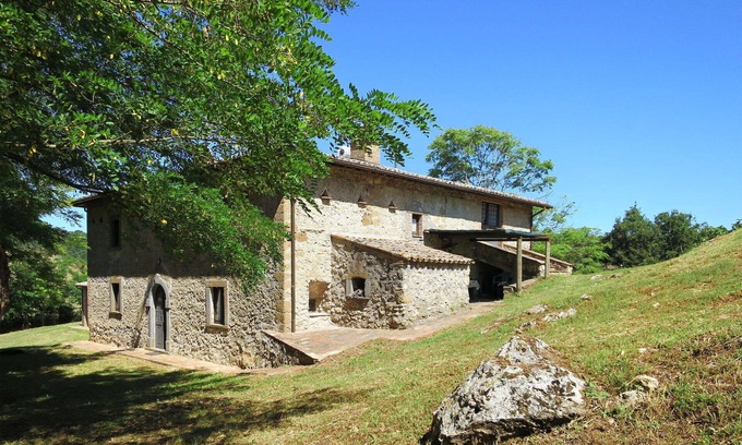 Bagnoregio Villa | Beautiful apartment in villa for 2 people with WIFI, pool, patio and parking