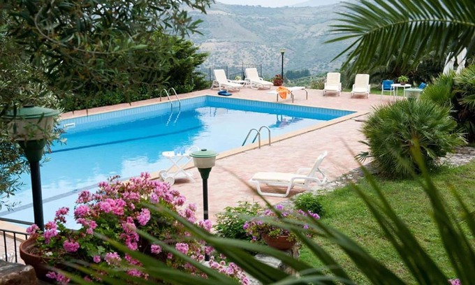Collesano Villa | Beautiful apartment in villa with pool, WIFI, A/C, TV, terrace and panoramic view, close to Cefa.