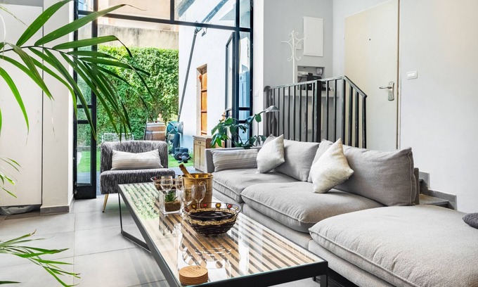 Jaffa Apartment | Beautifu 4bd apartment w garden in Prime Location!