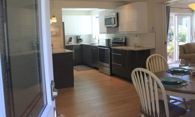 Sidney Apartment | Beautiful 1 Bed 844 Sq ft. suite in Sidney