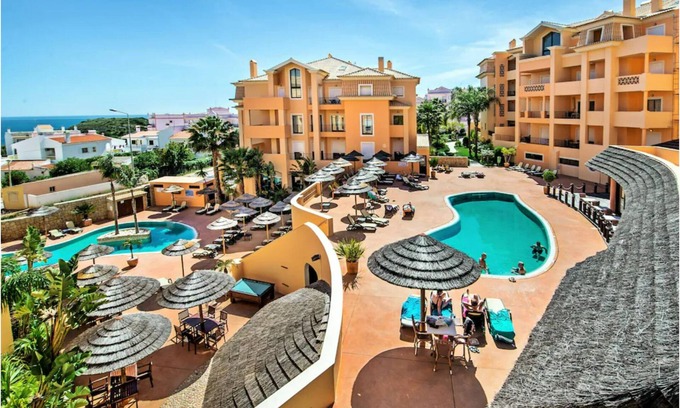 Praia da Luz Apartment | Beautiful 1 bed Apt with heated pool/sauna/hot-tub/gym