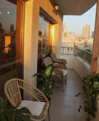 Kerem HaTeimanim Apartment | Beautiful 1 Bedroom apartment next to Hacarmel Market and the Royal Beach