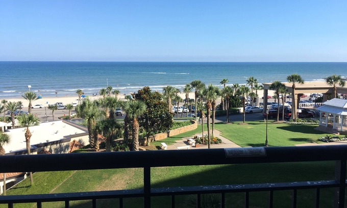 Galveston Condo | Beautiful 1 Bedroom Condo at the San Luis Resort - GVR07061