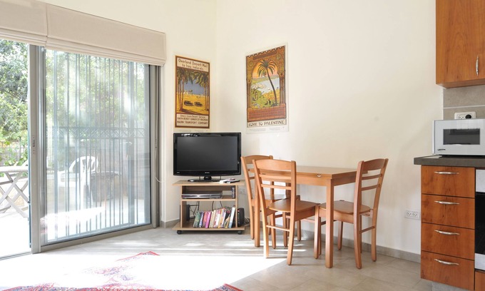 Jerusalem Apartment | BEAUTIFUL 1 BR IN HEART OF JERUSALEM's CULTURAL MILE