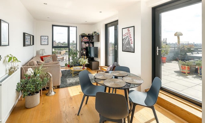 Haggerston Apartment | Beautiful 2 bed flat with terrace in East London