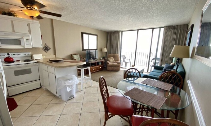 Garden City Condo | BEAUTIFUL 2 BEDROOM IS CALLING YOUR NAME...