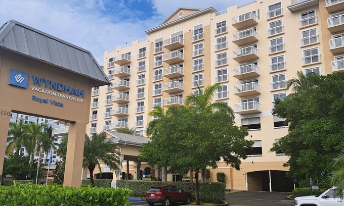 Pompano Beach Condo | Beautiful 2 bedroom condo on the beach at Pompano Beach