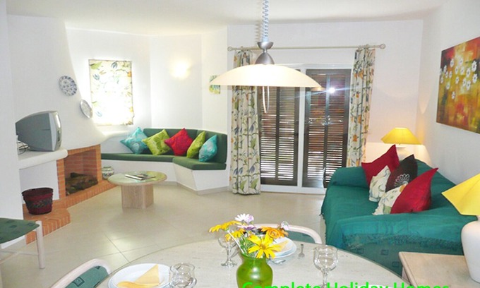 Alpouvar Apartment | Beautiful 2 Bedroom Ground Floor Apartment sleeping 4+2