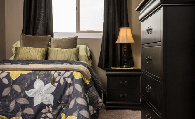 Regina House | Beautiful 2 Bedroom Suite - Excellent East Regina Location - Beautiful 2 Bedroom Suite - Excellent East Regina Location