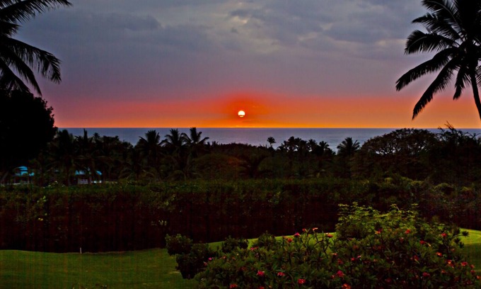 Keauhou Condo | BEAUTIFUL 2 BEDROOM, 2 BATHS END UNIT ON GOLF COURSE WITH OCEAN VIEWS