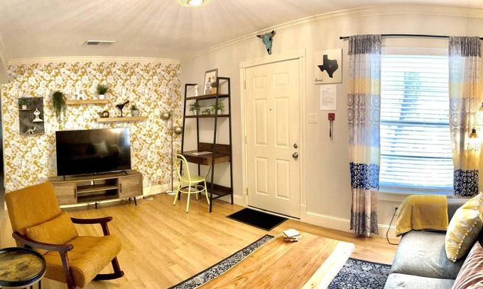 South River City Apartment | Beautiful 2 King Beds. Close to everything.