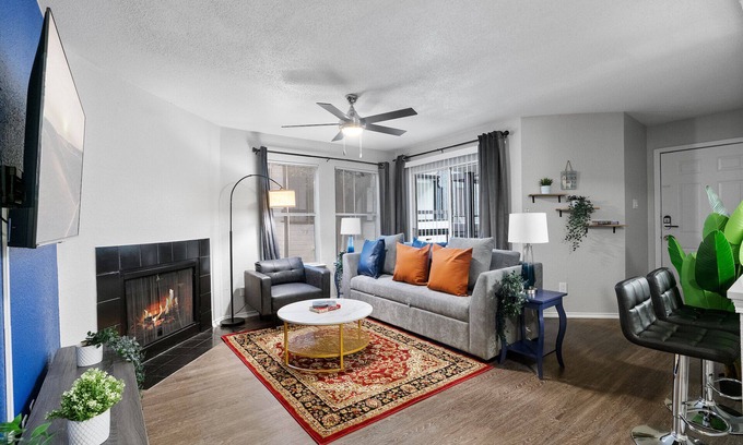 University Hills and Windsor Park Apartment | Beautiful 2BD/1BA in University Hills 4360