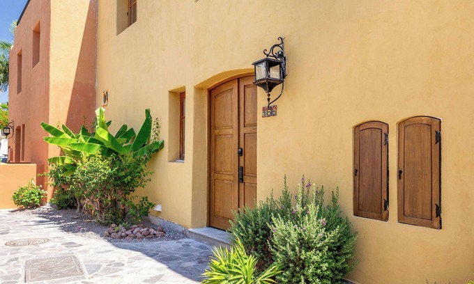 Nopolo House | Beautiful 2bedroomHome, nearby the community pool By Casago