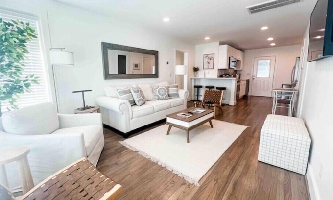 Homewood Condo | Beautiful 2BR Condo in Homewood next to SOHO