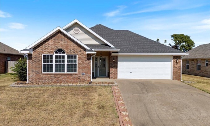 Bentonville House | Beautiful 3 bed, 2 bath home near Crystal Bridges