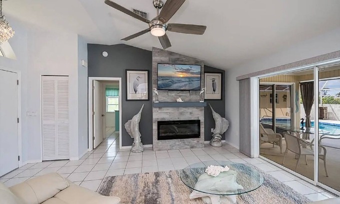 Broadmoor House | Beautiful 3-bedroom Pool home on Canal in wonderful Rotonda West, Close to Beach
