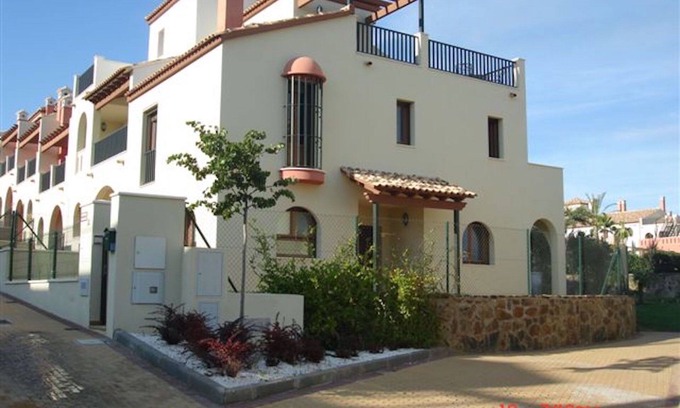 Costa Esuri House | Beautiful 3 Bedroom 2 Bathroom Town House In a Private Gated Complex & Free WiFi