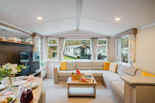 Troutbeck Bridge Apartment | Beautiful 3bed Caravan on Windermere - on White Cross Bay Holiday Park