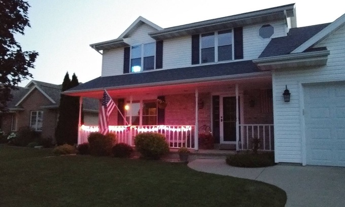 Oshkosh House | Beautiful 3br Home with Pool 2.3 miles from EAA