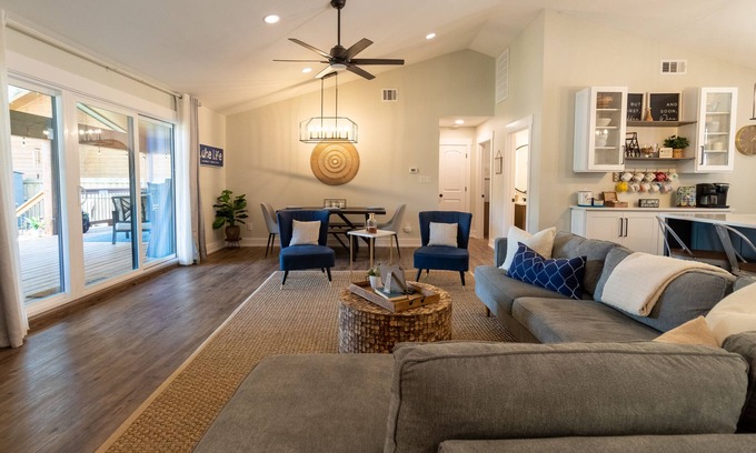 Tool House | Beautiful 4/3 waterfront home with 2 master suites