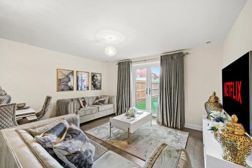 Leicester House | Beautiful 4 Bed in Leicester - Garden - Parking